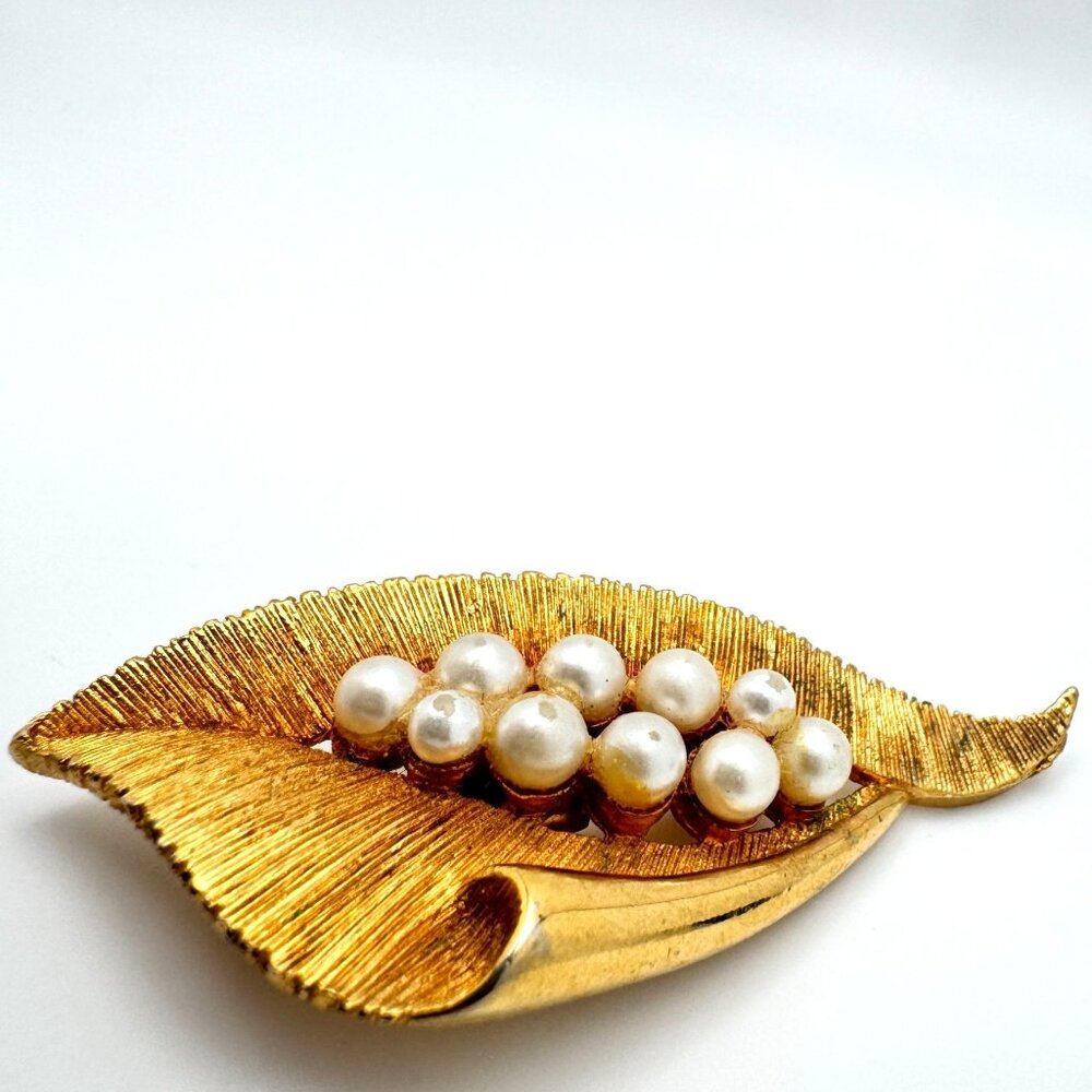 Abstract Gold Tone Leaf Pin Brooch 10 Faux Pearl Vintage Textured Costume